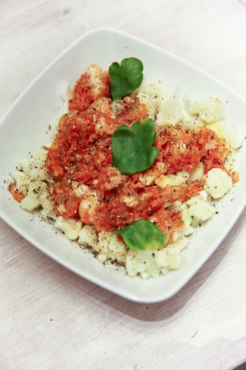 Kalafior w sosie pomidorowo-marchewkowym