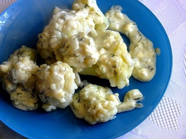 Kalafior w sosie serowo - koperkowym Kalafior w sosie serowo - koperkowym
