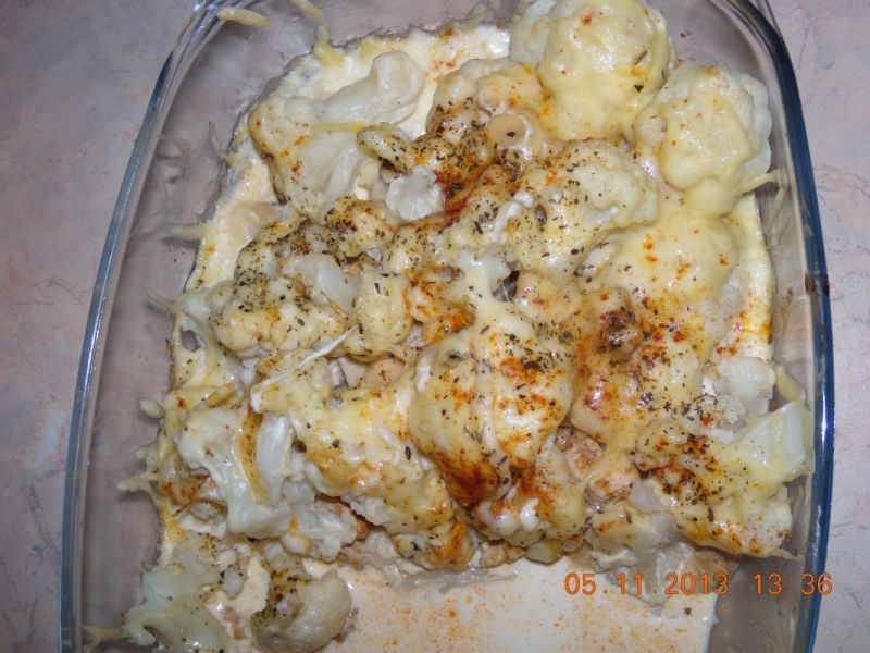 Kalafior z kurczakiem zapiekany serem