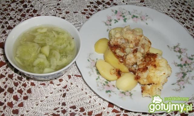 Kalafior z młodymi ziemniaczkami Kalafior z młodymi ziemniaczkami