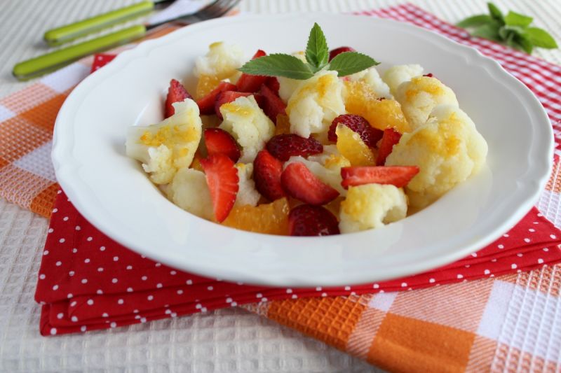 Kalafior z truskawkami w imbirowym sosie