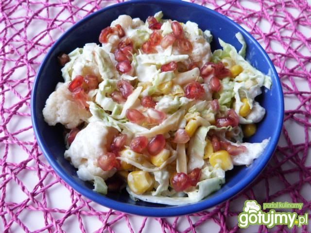 Kalafior z żółtym serem i granatem