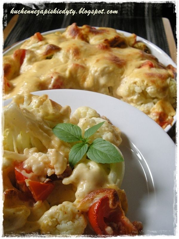 Kalafior zapiekany pod sosem serowym