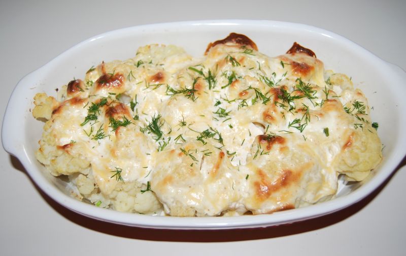 Kalafior zapiekany w sosie serowym Kalafior zapiekany w sosie serowym