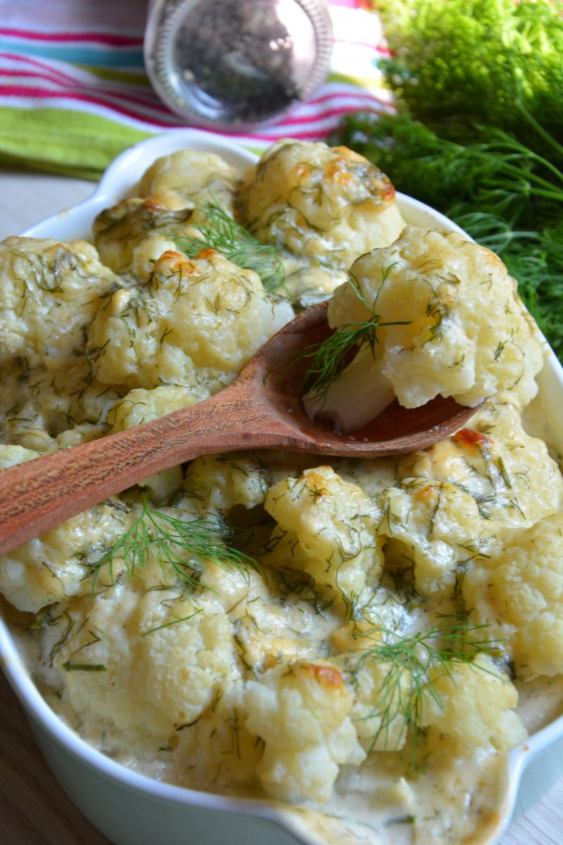 Kalafior zapiekany w sosie serowym z koperkiem