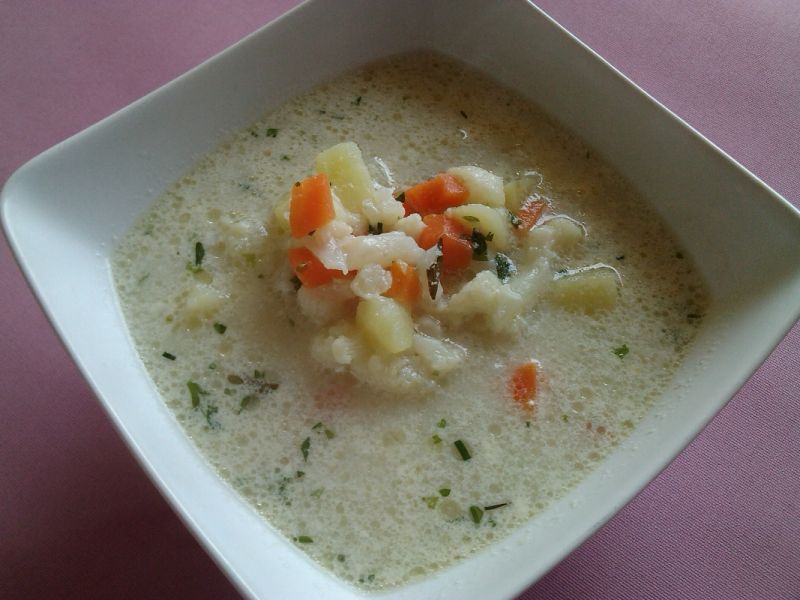 Kalafiorowa na wieprzowych kościach