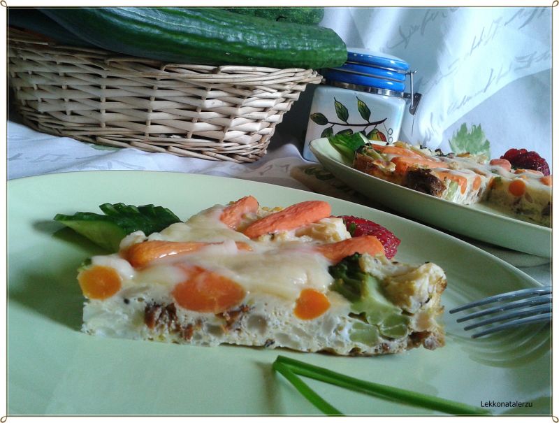 Kalafiorowa tarta z brokułami i mini marchewką