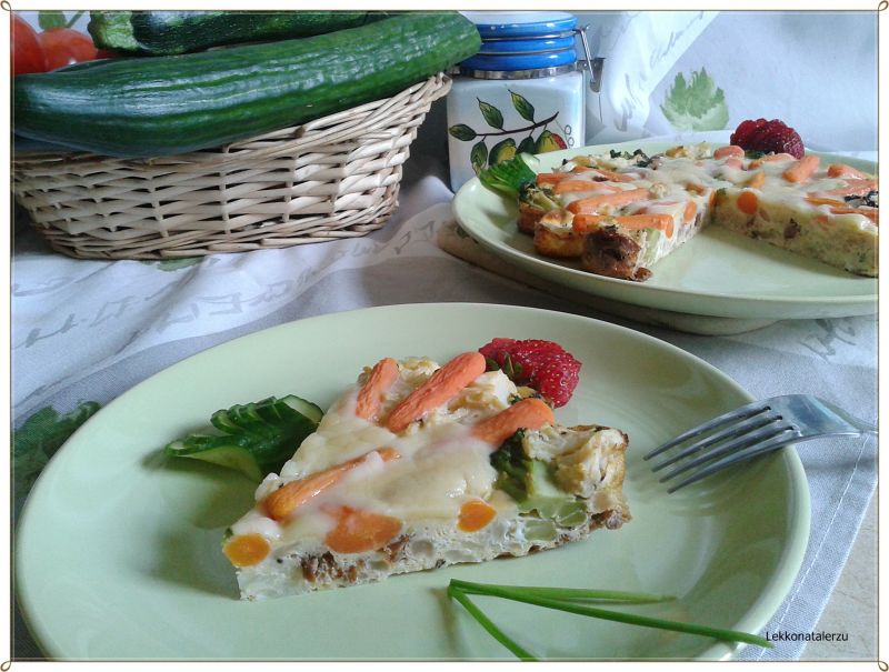 Kalafiorowa tarta z brokułami i mini marchewką