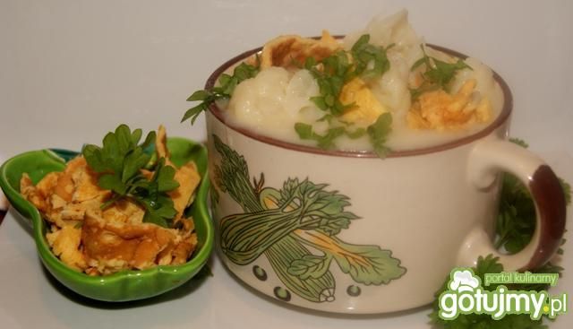 Kalafiorowa ze złocistym makaronem