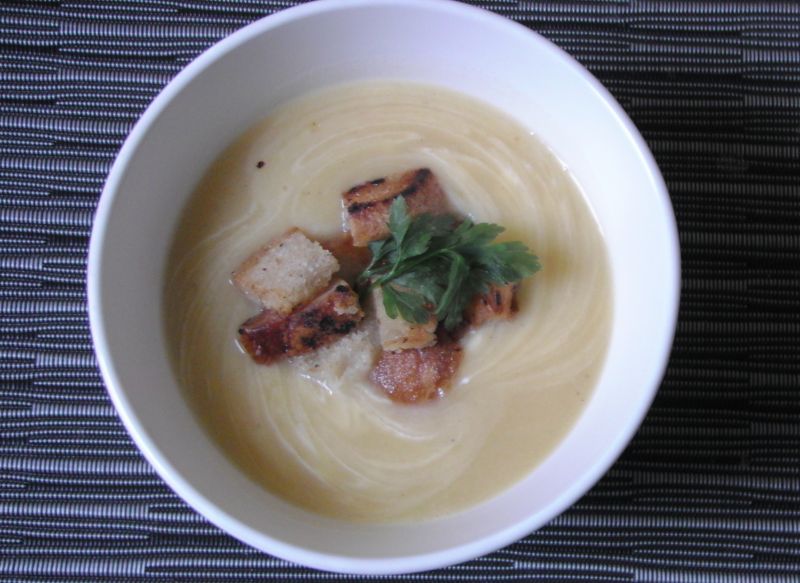 Kalafiorowa zupa krem z grzankami