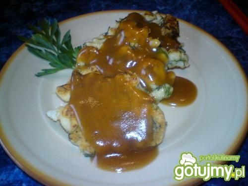 Kalafiorowe placki z sosem pieczeniowym