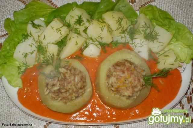 Kalarepki faszerowane w sosie pomidorowy