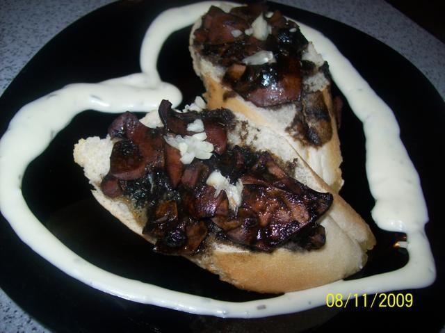 kalmary z bagietką i czosnkiem