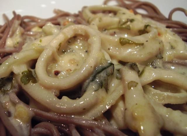 Kalmary z białym winem.