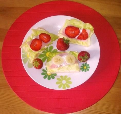 Kanapeczki dla najmłodszych  z owocami..