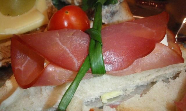 kanapeczki imprezowe z rulonikiem kanapeczki imprezowe z rulonikiem