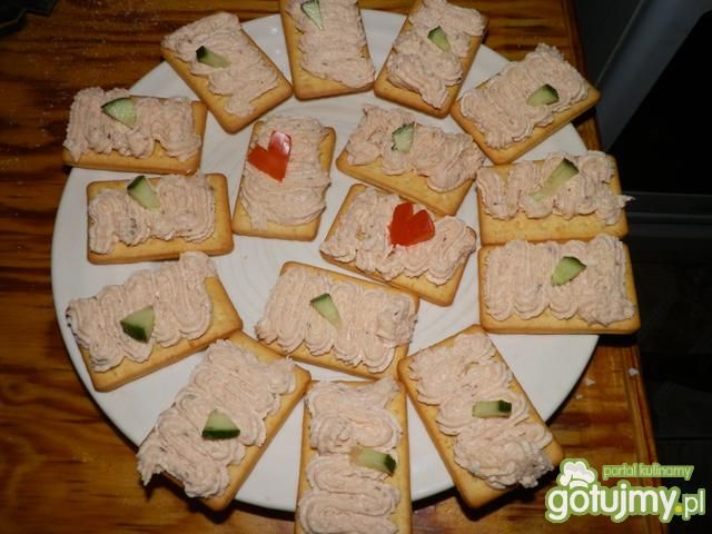 Kanapeczki na krakersach