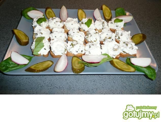 Kanapeczki - przekąska z mini sucharków Kanapeczki - przekąska z mini sucharków