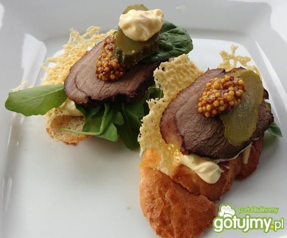Kanapeczki z chrupiącym serkiem i gęsiną
