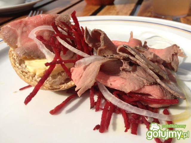 Kanapeczki z polędwiczką wołową.