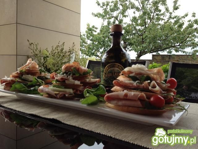 kanapeczki z toskańskiej martadeli 