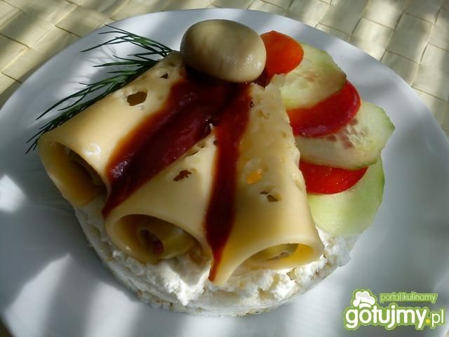kanapka GOOD FOOD pod grzybkiem kanapka GOOD FOOD pod grzybkiem