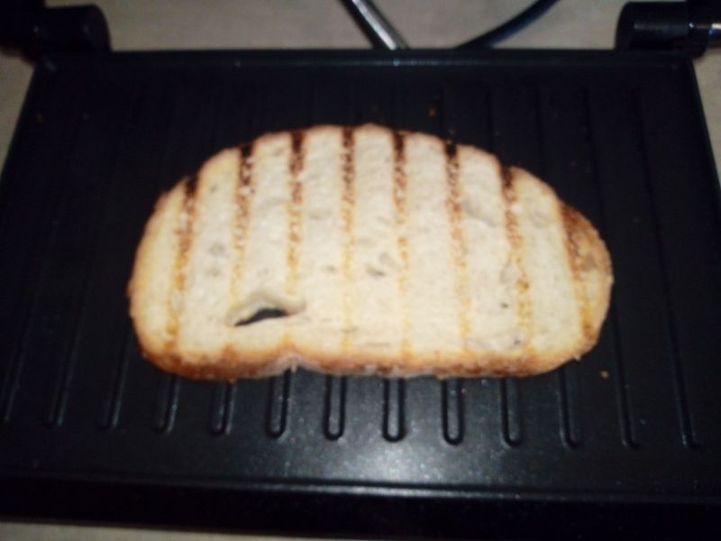 Kanapka na grillowanym chlebie 