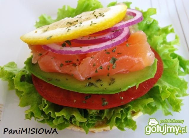 Kanapka piętrowa z wędzonym łososiem