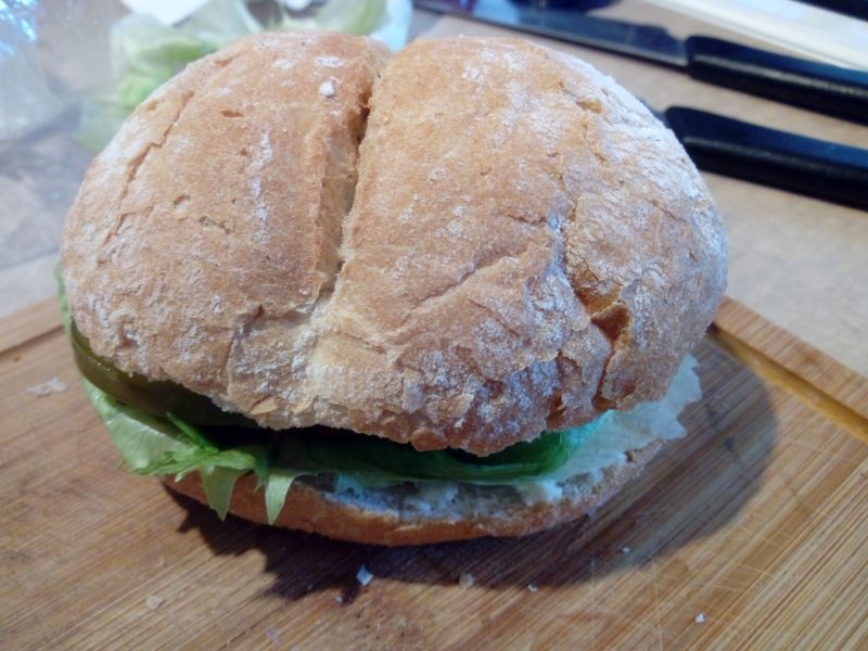 Kanapka z chipsami z kiełbasy Kanapka z chipsami z kiełbasy