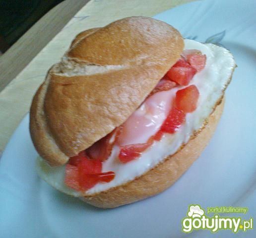 Kanapka z jajkiem i szynką 