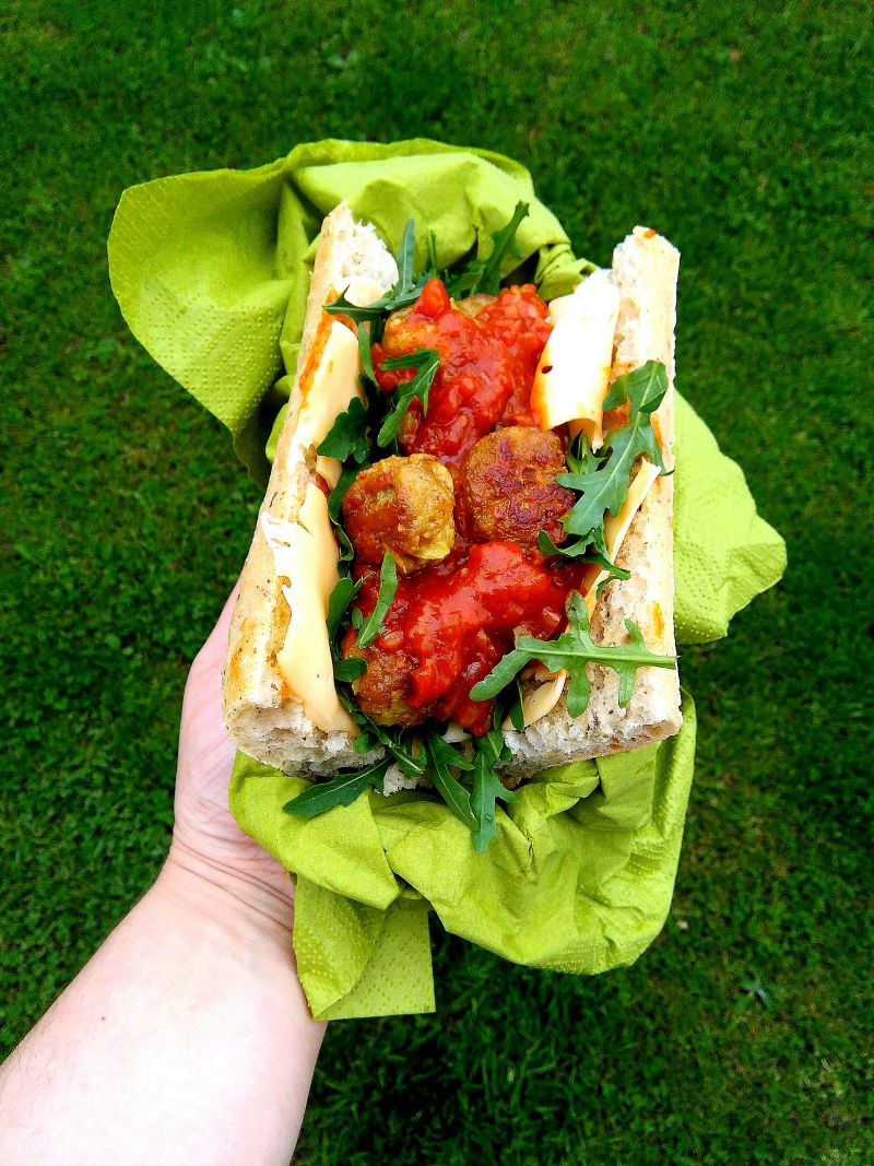 Kanapka z pulpecikami curry