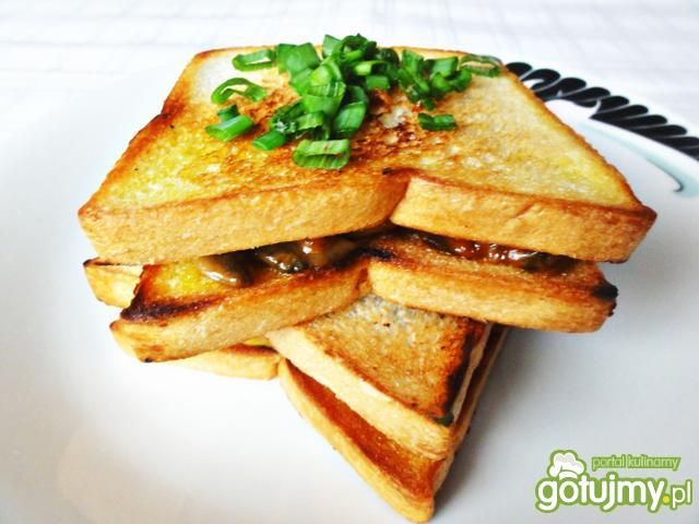 Kanapki na ciepło z pieczarkami