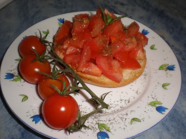 Kanapki pomidorowo-czosnkowe. Kanapki pomidorowo-czosnkowe.