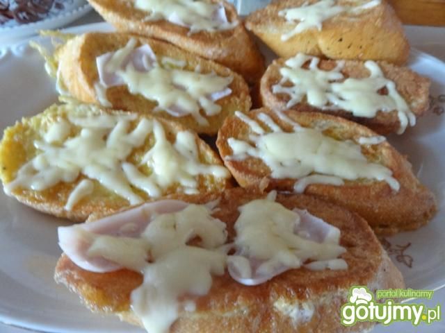 Kanapki w jajku z serem i szynką