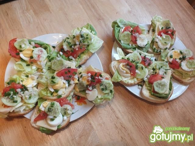 Kanapki z sałatą i warzywami