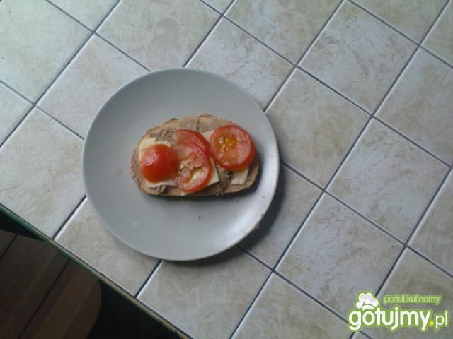 kanapki z serem i pomidorem