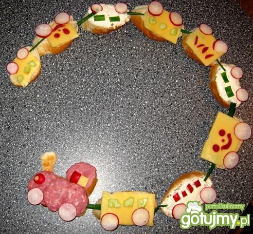 Kanapkowa ciuchcia dla niejadka Kanapkowa ciuchcia dla niejadka