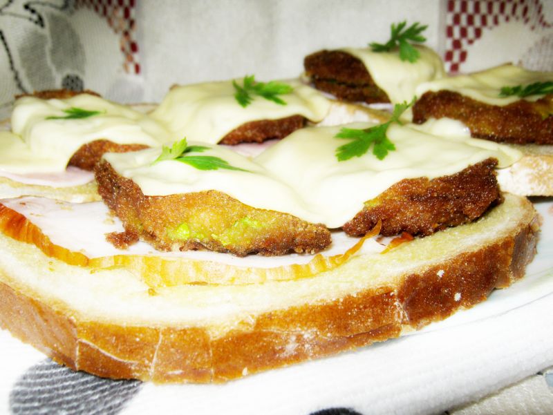 Kanapkowe zapiekanki z cukinią