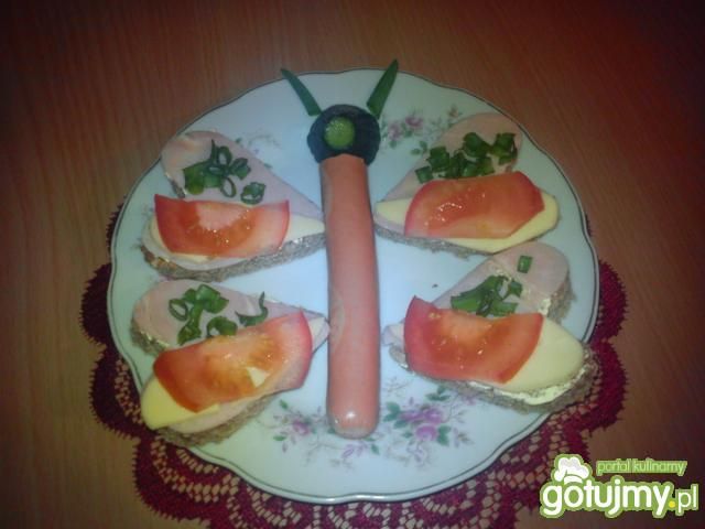 Kanapkowo-parówkowy motylek