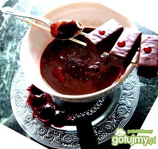 Kandyzowane wiśnie w czekoladowym fondue Kandyzowane wiśnie w czekoladowym fondue