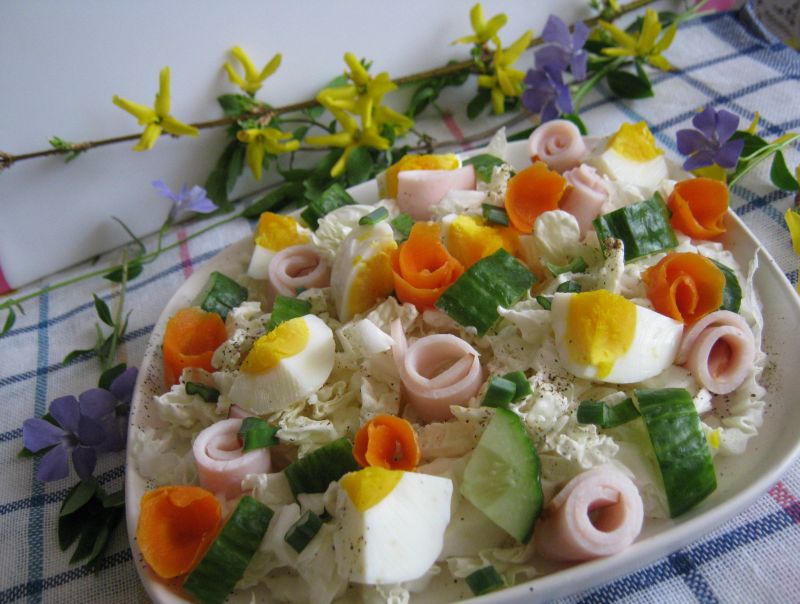 Kapuściana sałatka z dodatkami