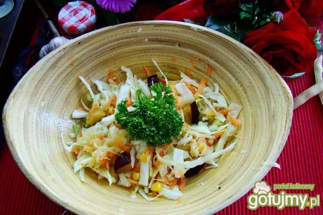 Kapuściana surówka z śliwką  Kapuściana surówka z śliwką