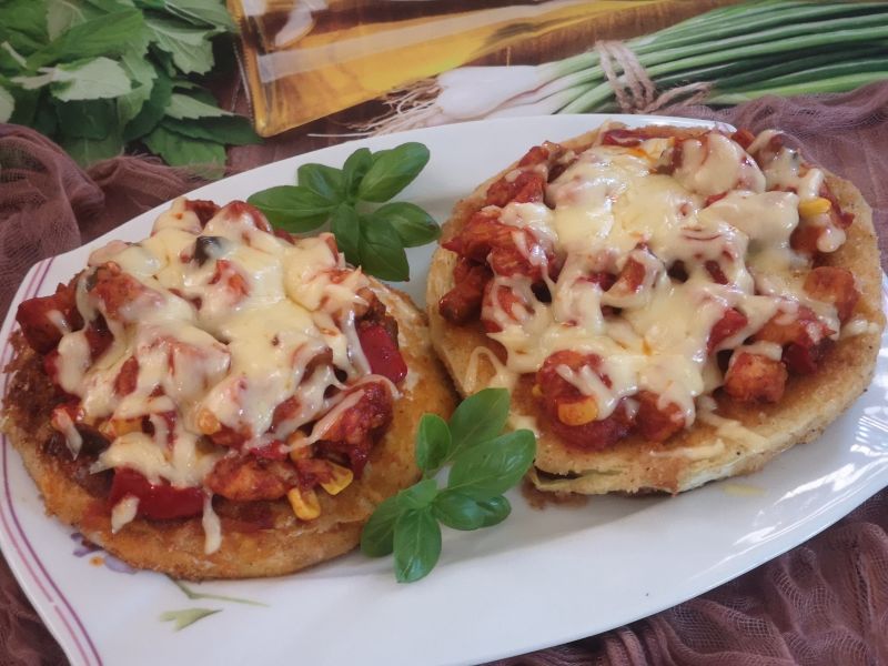 Kapuściane pizzerki z kurczakiem