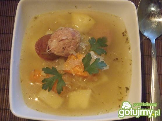 Kapuśniaczek z kiszonej kapusty. Kapuśniaczek z kiszonej kapusty.