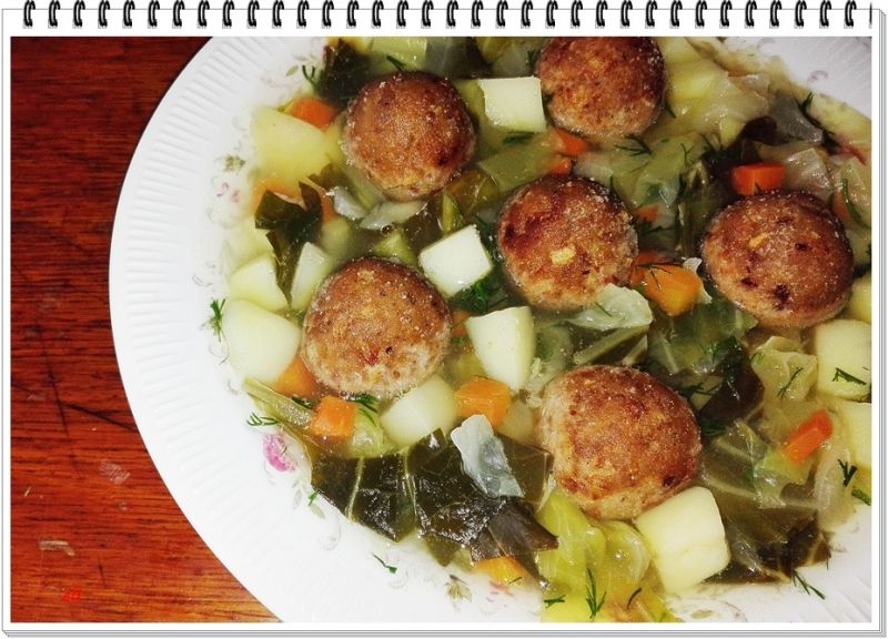 Kapuśniak Eli z młodej kapusty z pulpetami Kapuśniak Eli z młodej kapusty z pulpetami