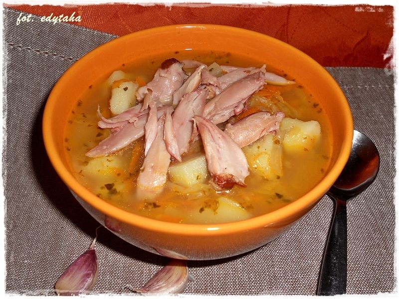 Kapuśniak na wędzonych skrzydełkach