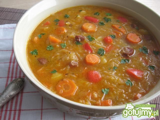Kapuśniak z czerwoną papryką
