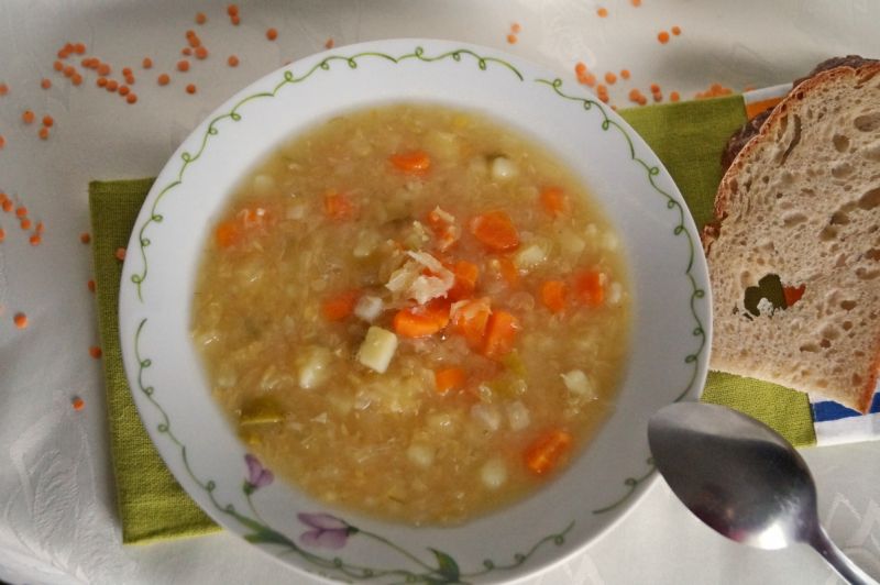 Kapuśniak z czerwoną soczewicą