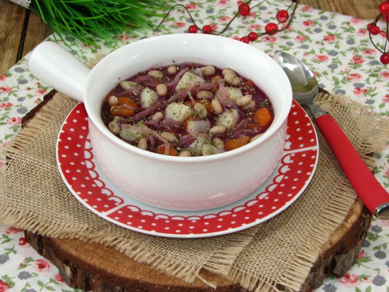 Kapuśniak z czerwonej kapusty i fasoli