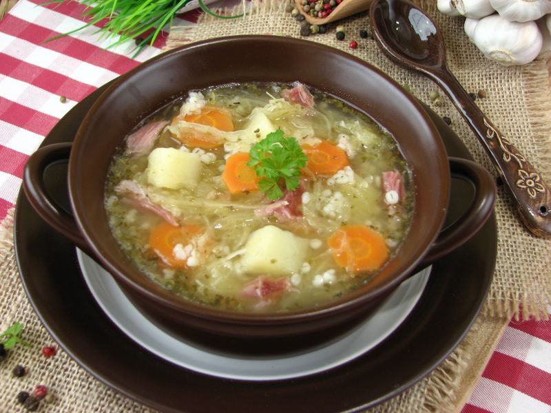 Kapuśniak z kaszą jęczmienną